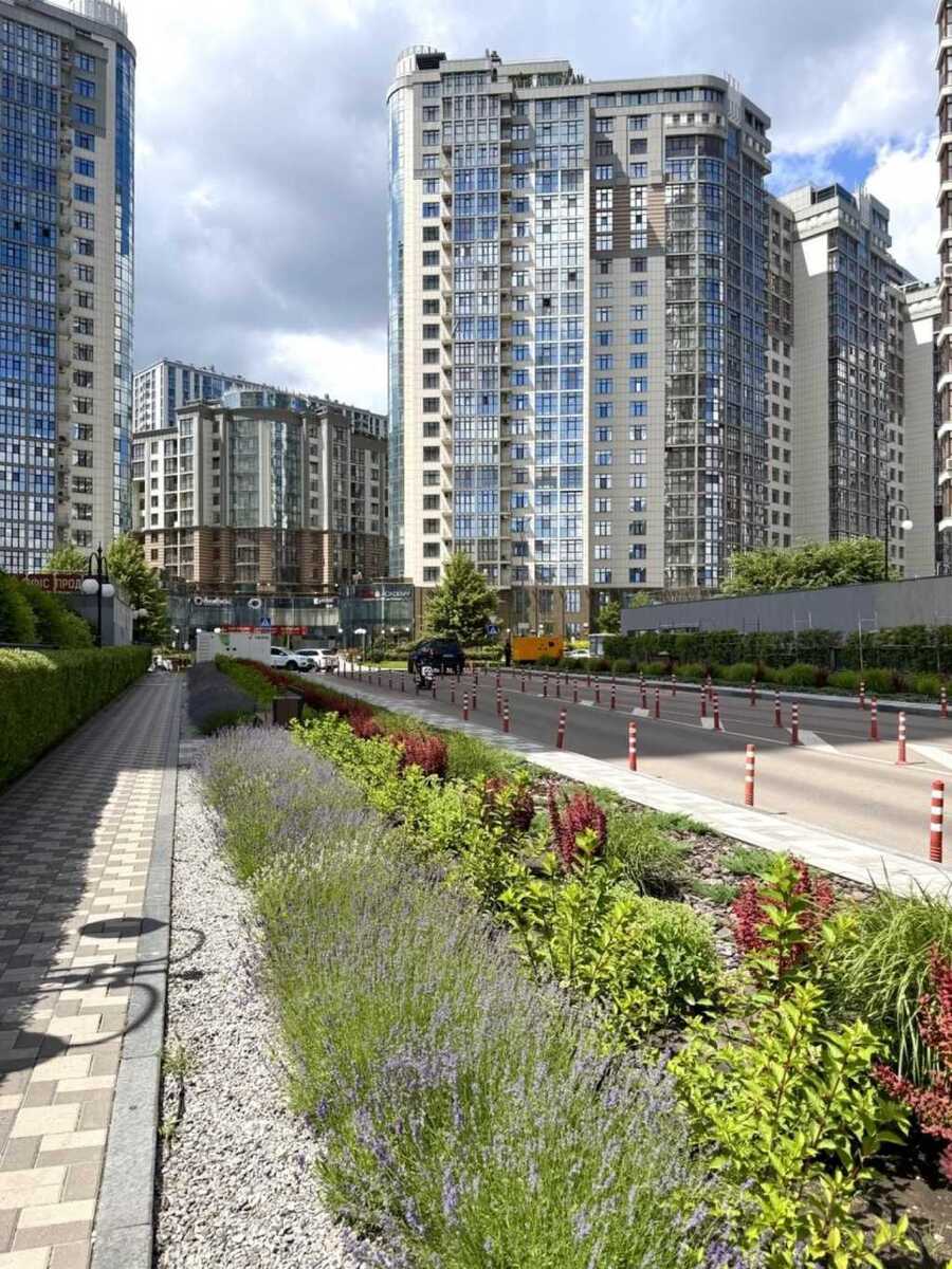 Продам 2-к квартиру Київ, Печерський, вул. Андрія Верхогляда, 26. 