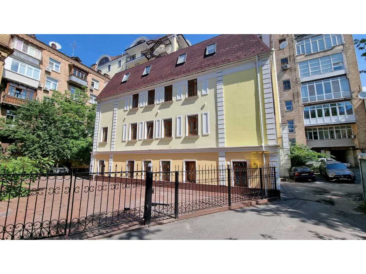 Продам  офісна будівля Київ, Голосіївський, вул. Володимирська, 63А. 