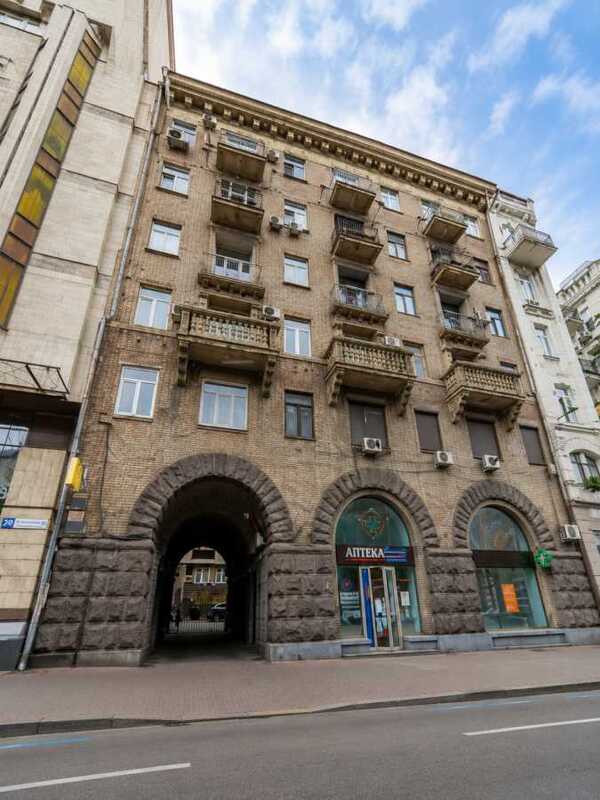 Продам 2-к квартиру Київ, Печерський, вул. Велика Васильківська, 20. 