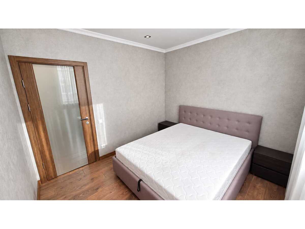 Продам 2-к квартиру Київ, Голосіївський, вул. Михайла Ломоносова, 48. 