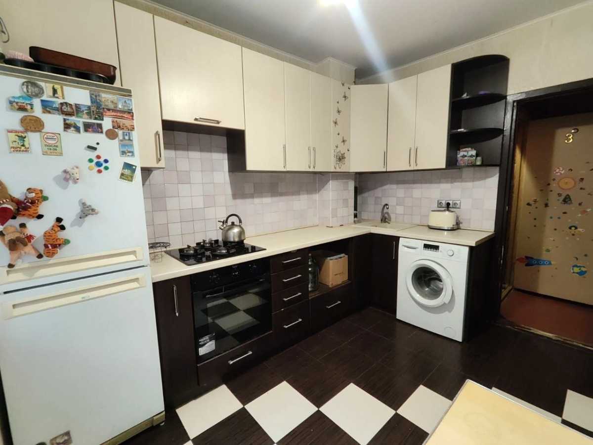 Продам 5-к квартиру Київ, Голосіївський, вул. Лятошинського, 8а. 