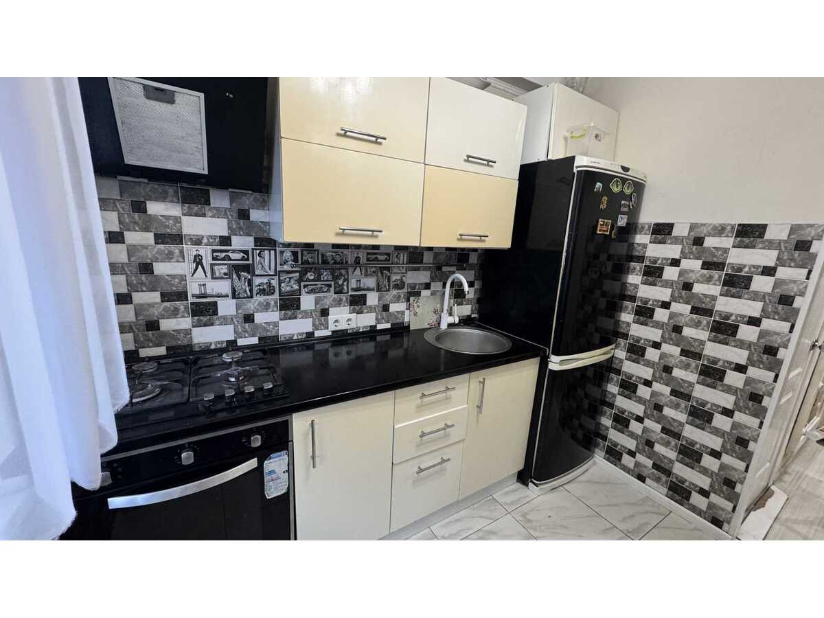 Продам 3-к квартиру Київ, Дніпровський, вул. Тампере, 8Б. 