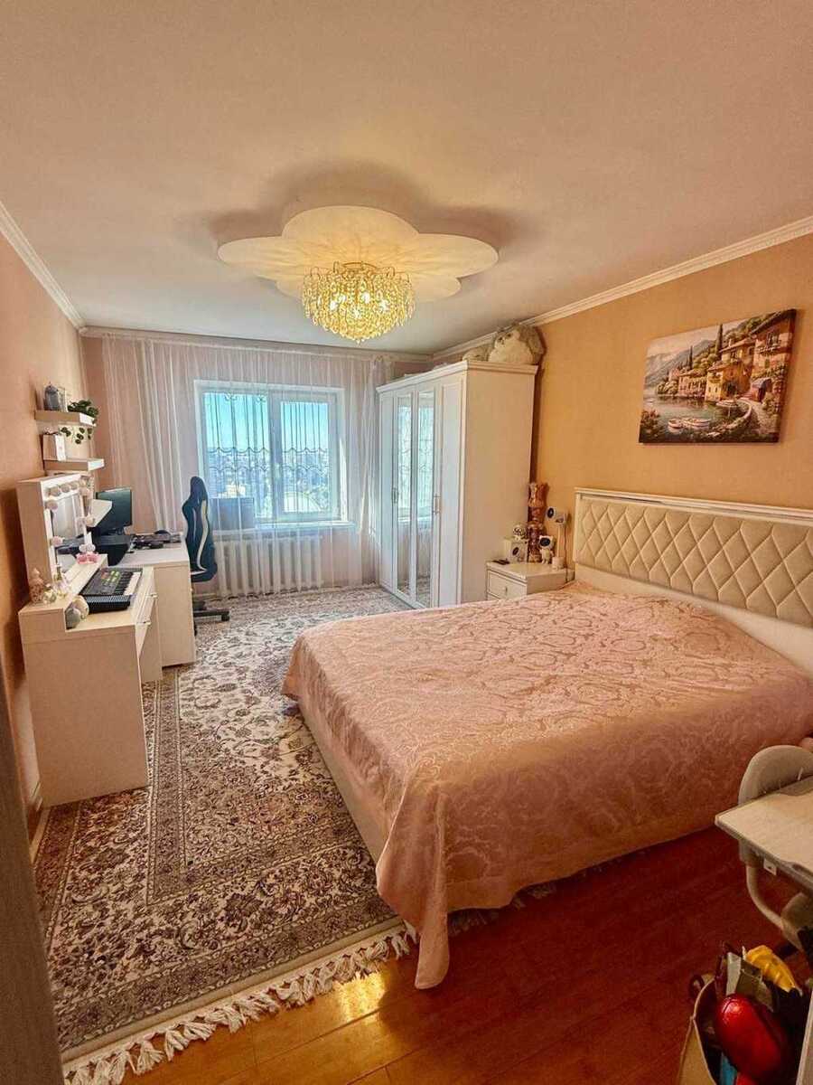 Продам 3-к квартиру Київ, Деснянський, вул. Марини Цвєтаєвої, 3. 