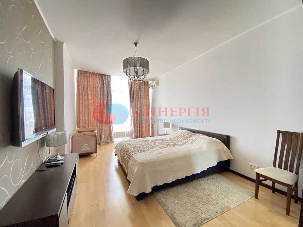 Продам 3-к квартиру Київ, Шевченківський, вул. Дмитрівська, 80. 