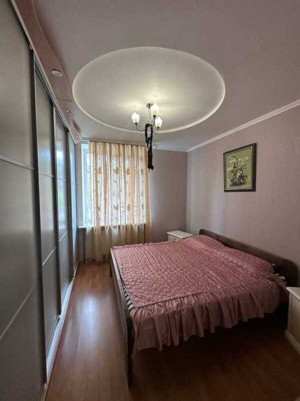 Продам 2-к квартиру Дніпро, Центральний, Дмитра Яворницького, 33. 