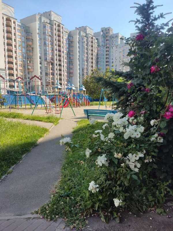 Продам 1-к квартиру Київ, Голосіївський, вул. Михайла Ломоносова, 54а. 