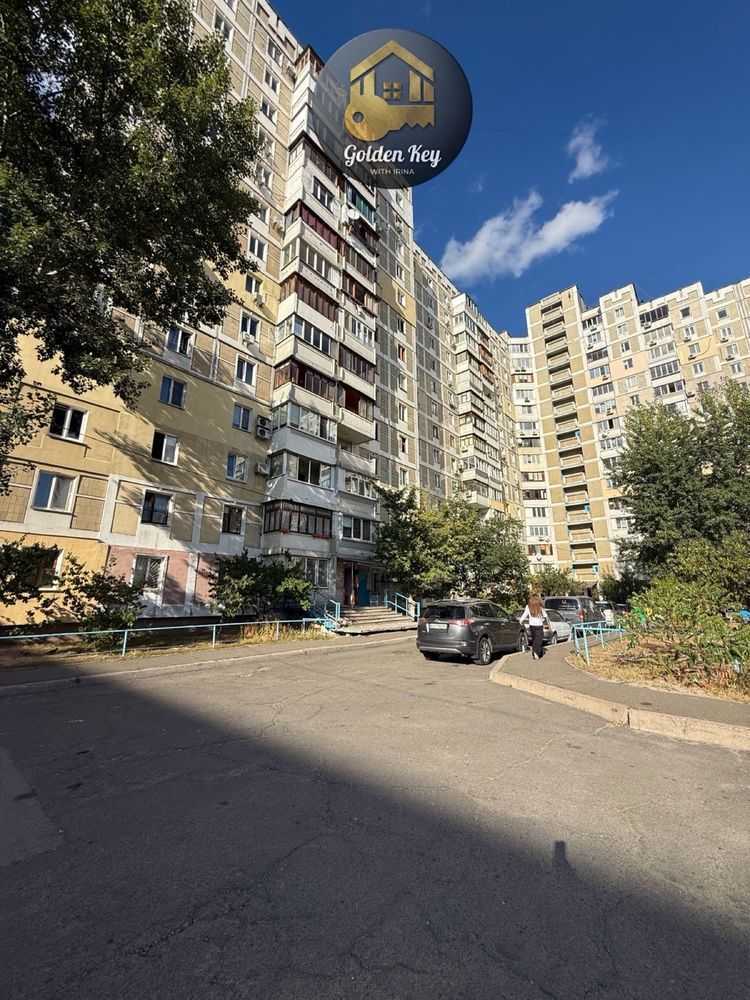 Продам 3-к квартиру Київ, Дарницький, вул. Ревуцького, 44. 