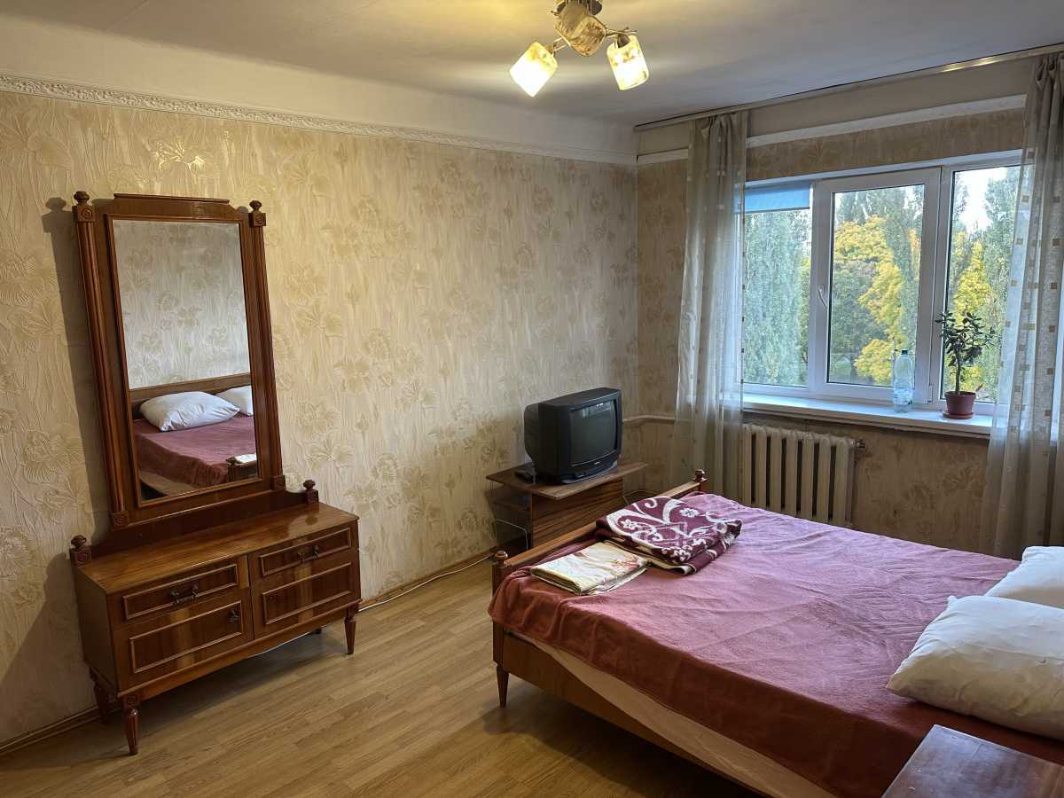 Здам довгостроково 2-к квартиру Київ, Святошинський, вул. Литвиненко-Вольгемут, 5. 