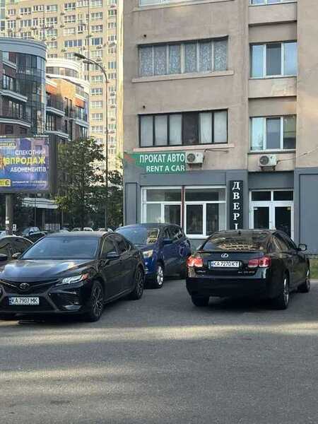 Здам довгостроково  об`єкт сфери послуг Київ, Печерський, вул. Антоновича, 112. 