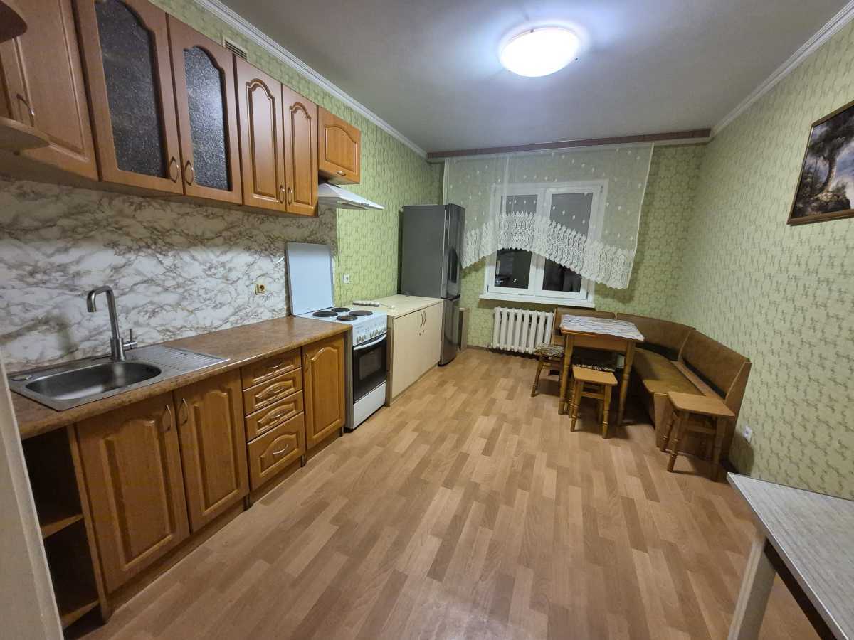 Здам довгостроково 3-к квартиру Київ, Деснянський, вул. Милославська, 12. 