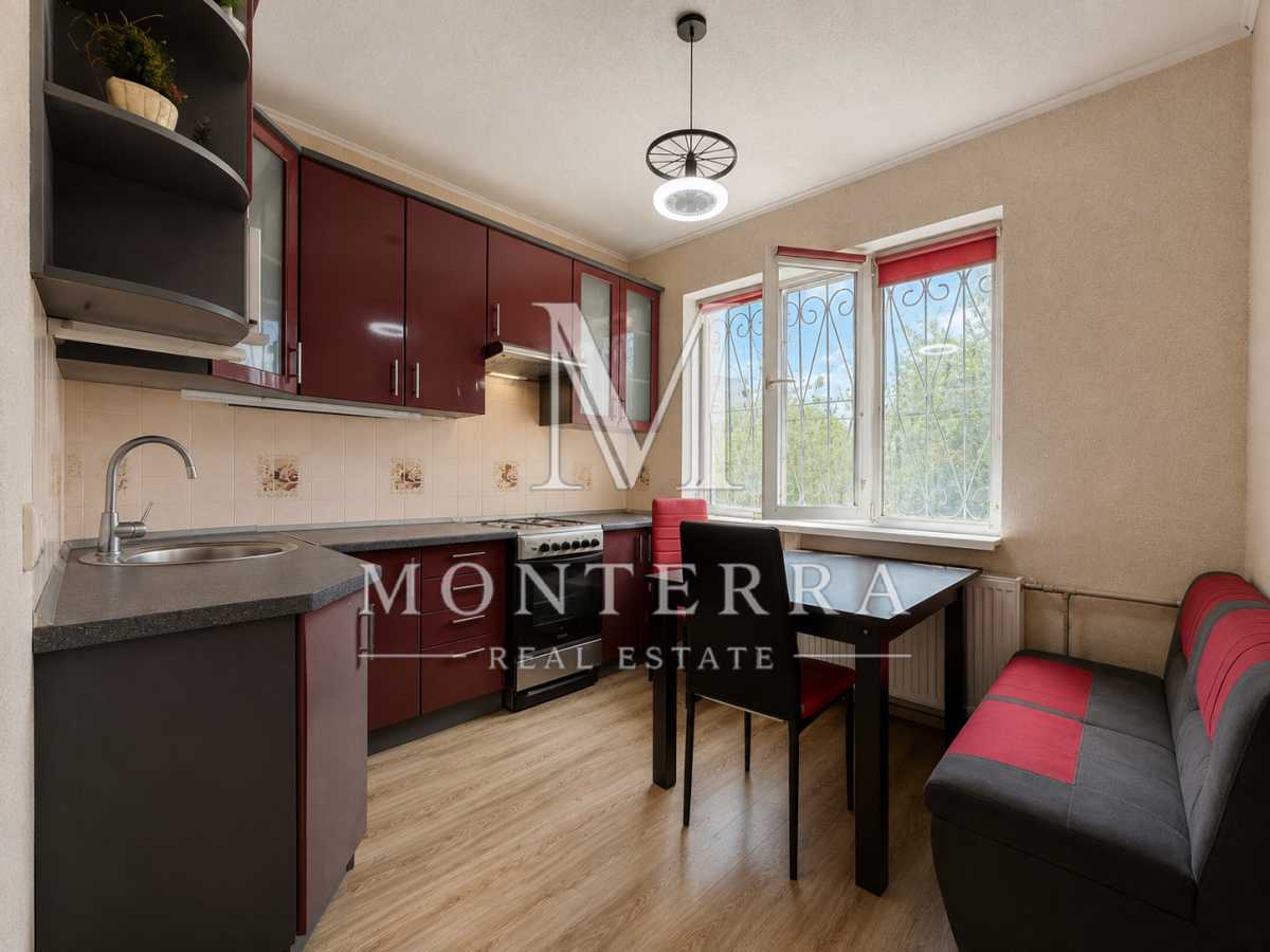 Продам 2-к квартиру Київ, Деснянський, просп. Володимира Маяковського, 3Б. 