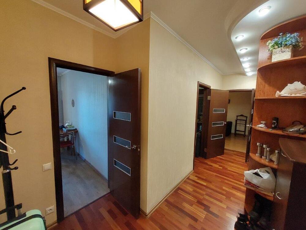 Поділ. Оренда 2-х кімнатної квартири поруч з метро  (60 м2)