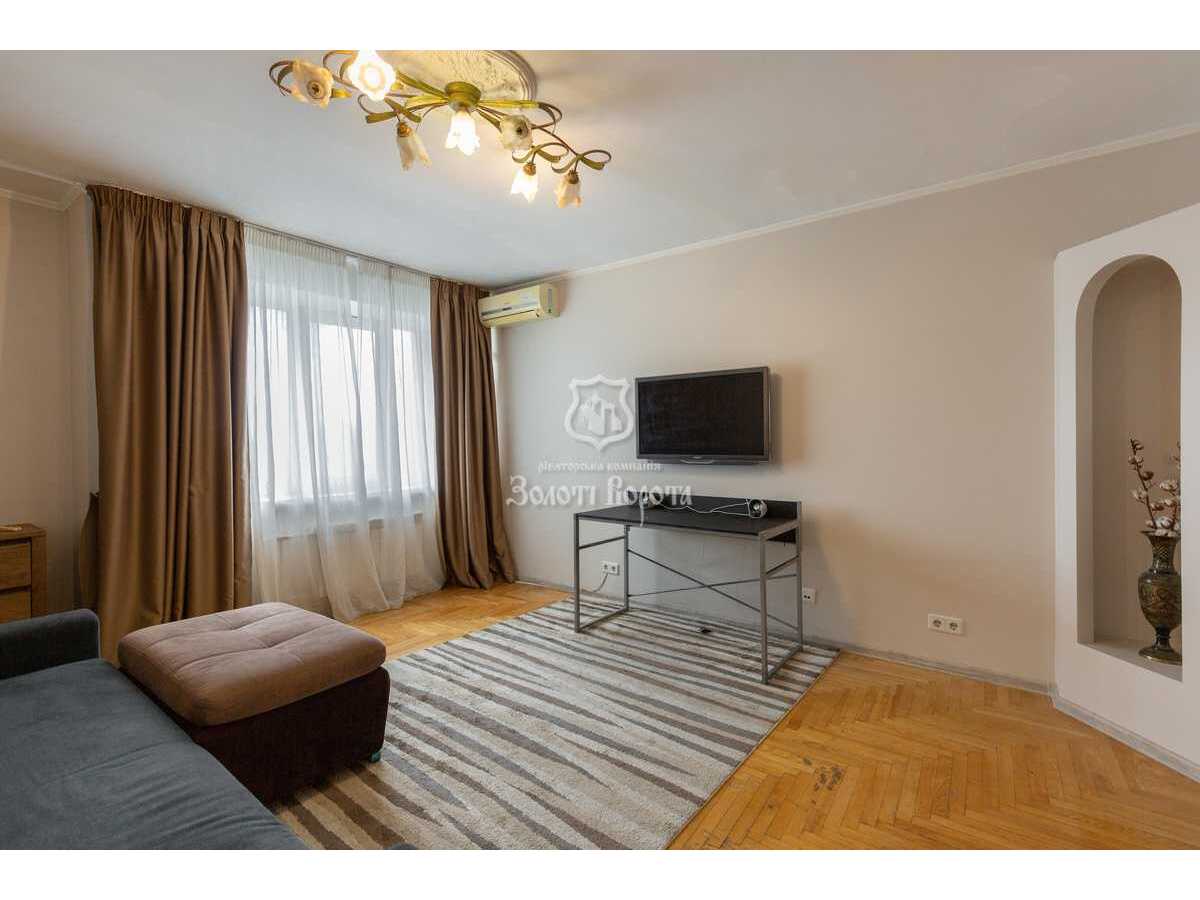 Продам 3-к квартиру Київ, Голосіївський, вул. Антоновича, 104. 