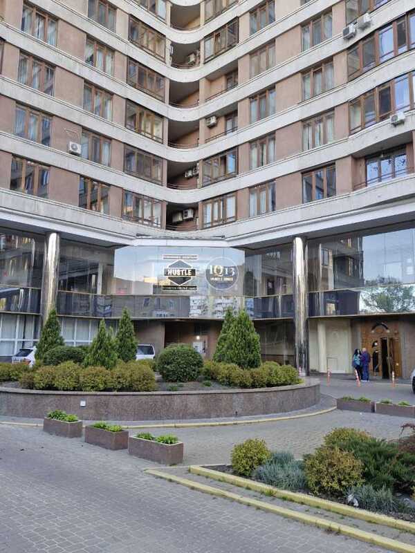 Продам 3-к квартиру Київ, Голосіївський, вул. Жилянська, 59. 