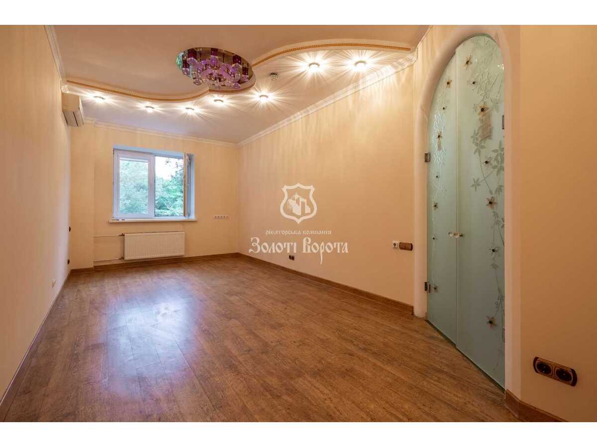 Продам 1-к квартиру Бучанський, Чайки, Лобановського, 16. 