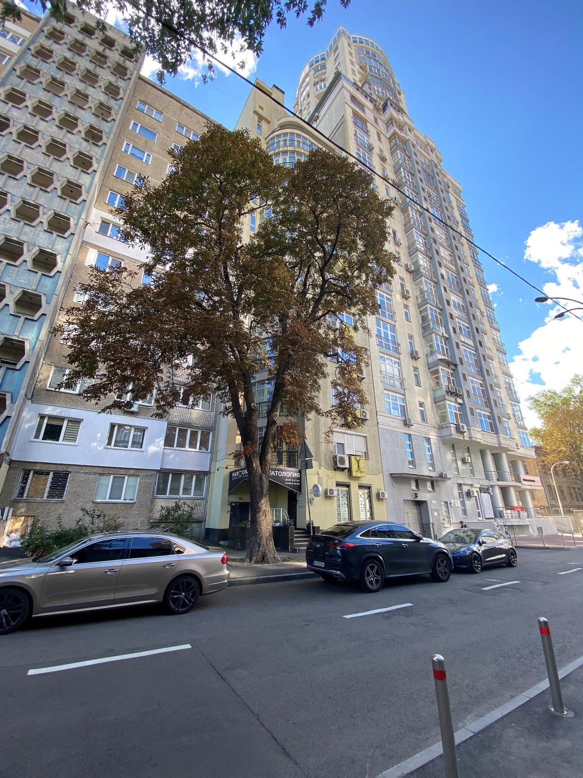 Продаж приміщення 67м2, Панаса Мирного 15, фасадний вхід, Печерськ, м. Печерська