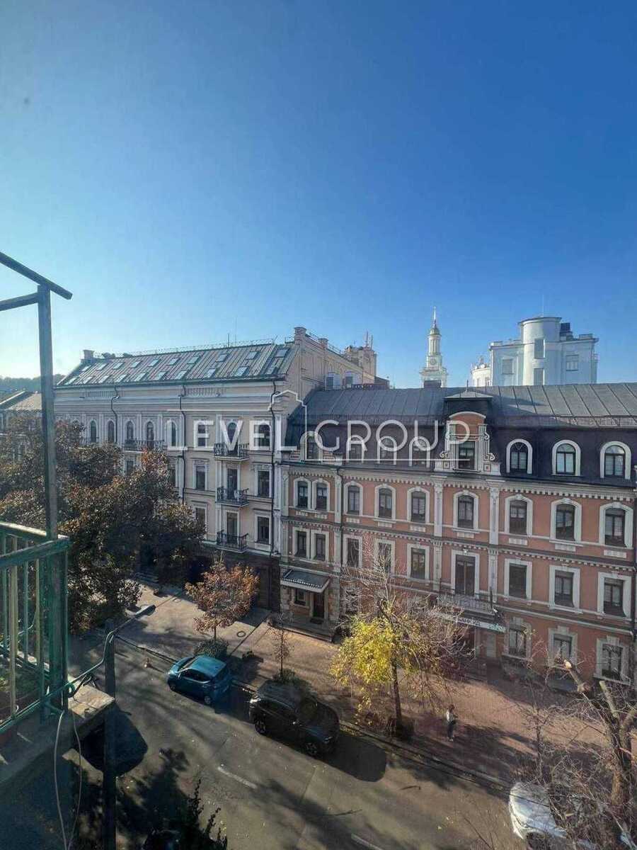 Продам 2-к квартиру Київ, Подільський, вул. Борисоглібська, 4. 