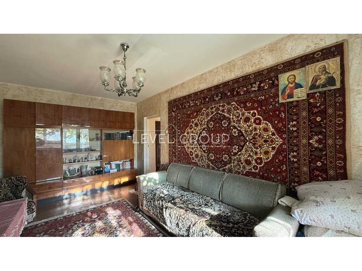 Продам 2-к квартиру Київ, Голосіївський, просп. Академіка Глушкова, 13. 