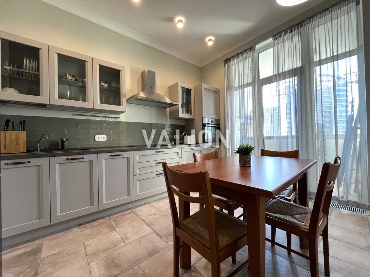Продам 1-к квартиру Київ, Печерський, вул. Євгена Коновальця, 34А. 