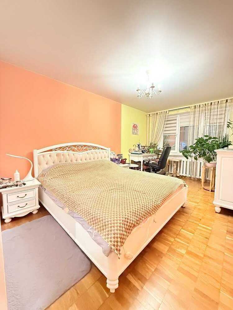 Продам 1-к квартиру Київ, Оболонський, просп. Оболонський, 14А. 