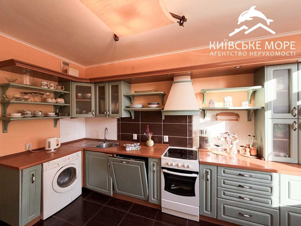 Продам 3-к квартиру Київ, Дніпровський, вул. Воскресенська, 12А. 