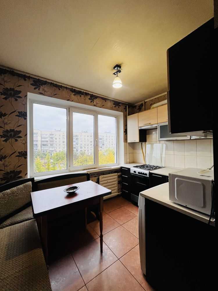 Продам 3-к квартиру Київ, Дніпровський, просп. Романа Шухевича, 26в. 