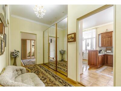 Продажа просторной 3к Предславинская, Печерск