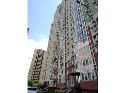 Позняки. Продам двосторонню трикімнатну квартиру на Б. Гмирі, 20.